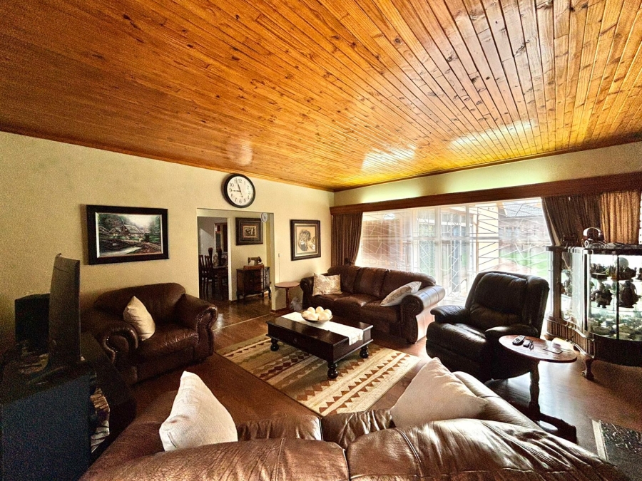 6 Bedroom Property for Sale in Flamwood North West